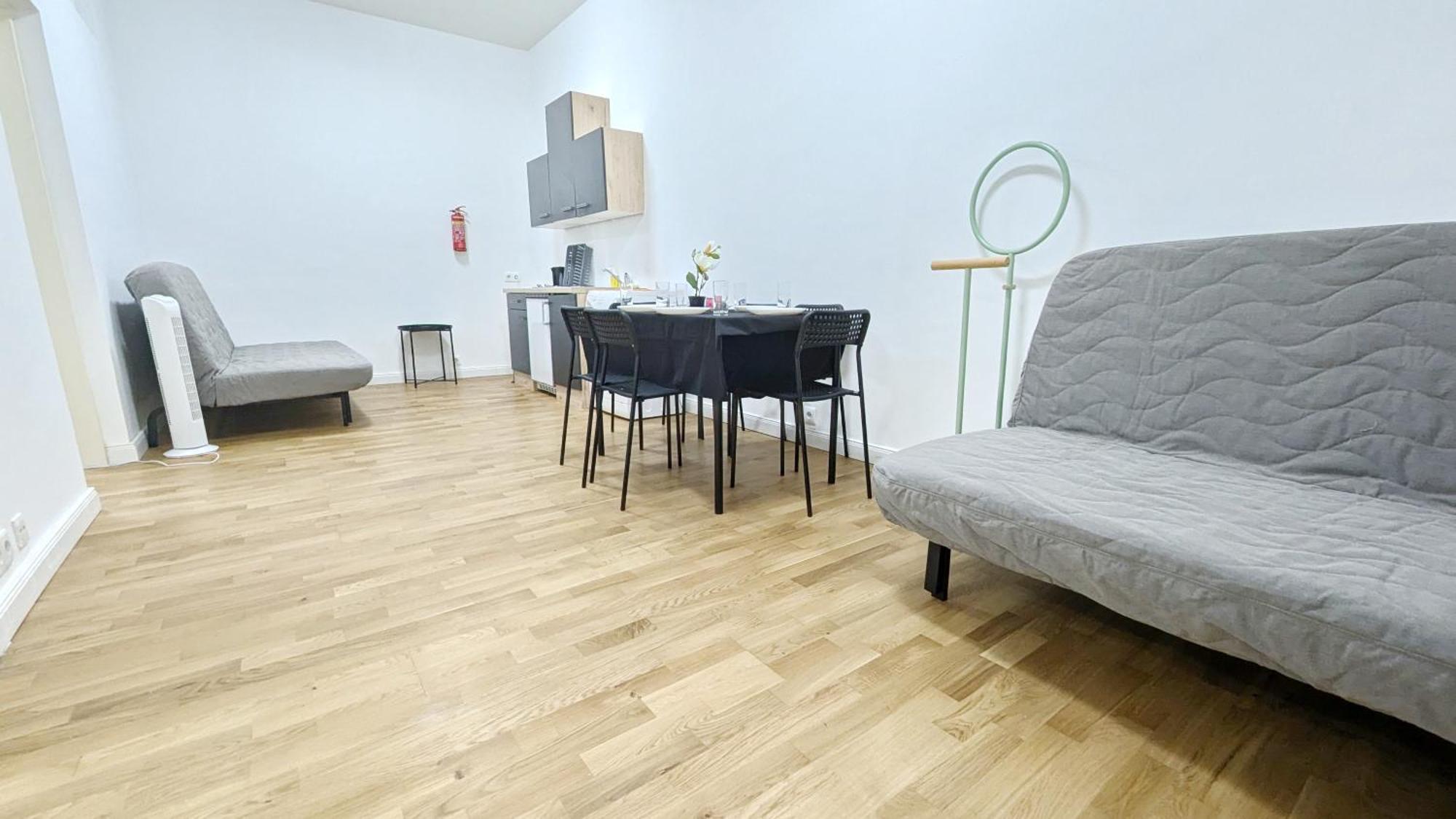Spacious In A Lively Area Apartment Wien