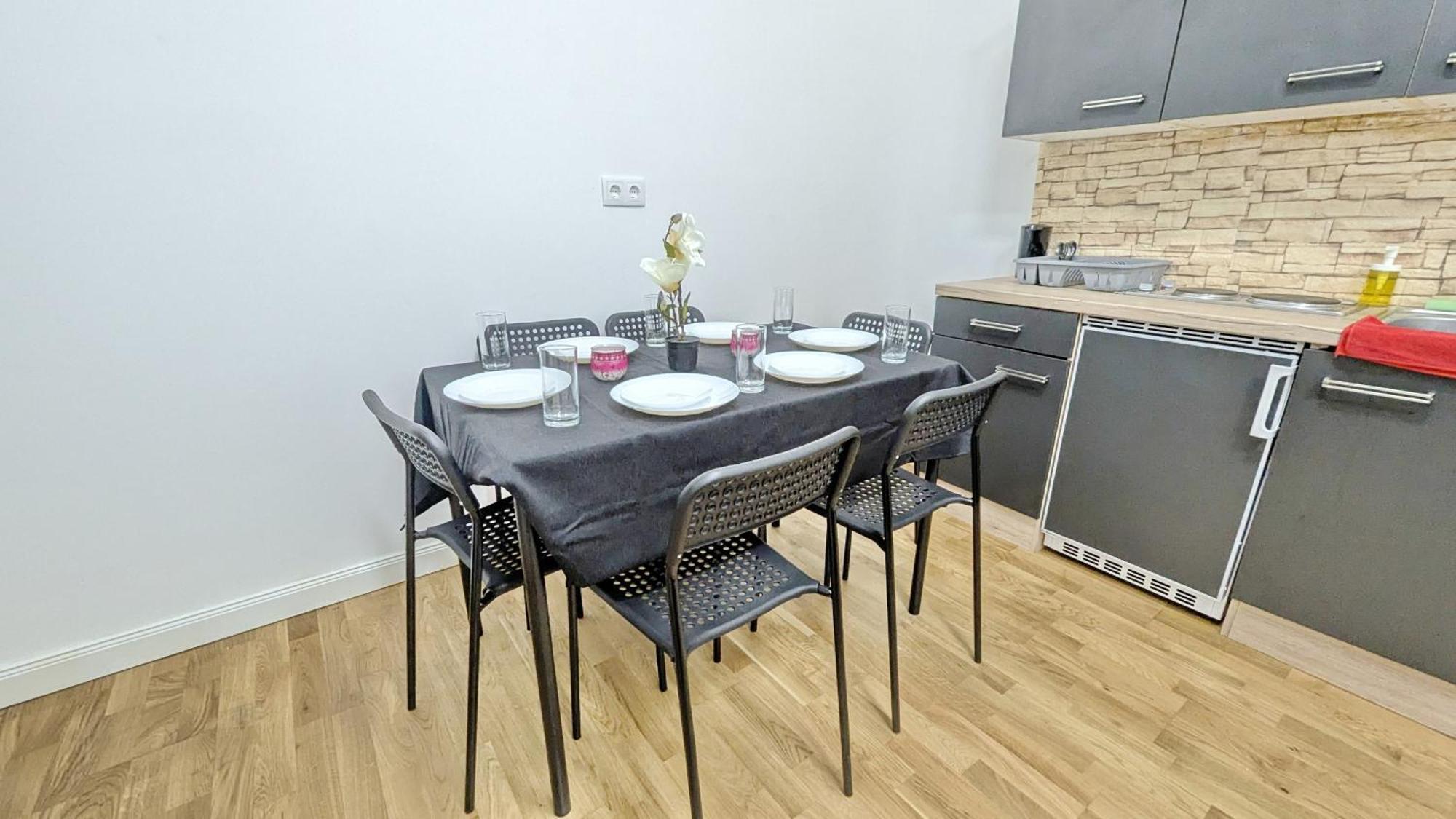 Apartment Spacious In A Lively Area Wien
