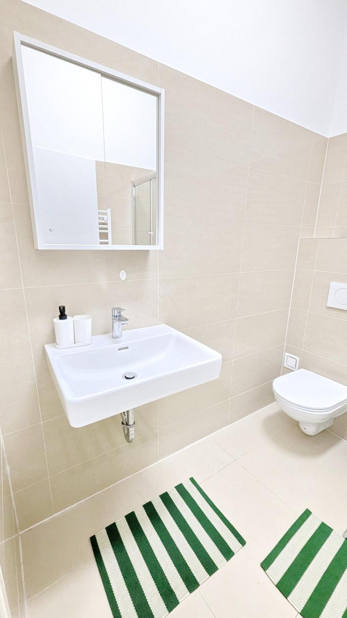 Apartment Spacious In A Lively Area *