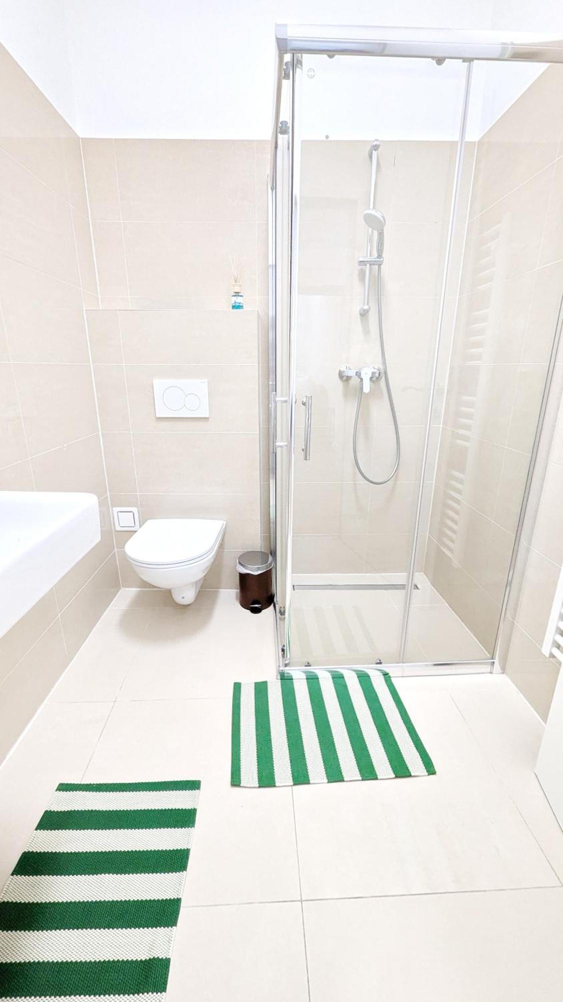 Spacious In A Lively Area *