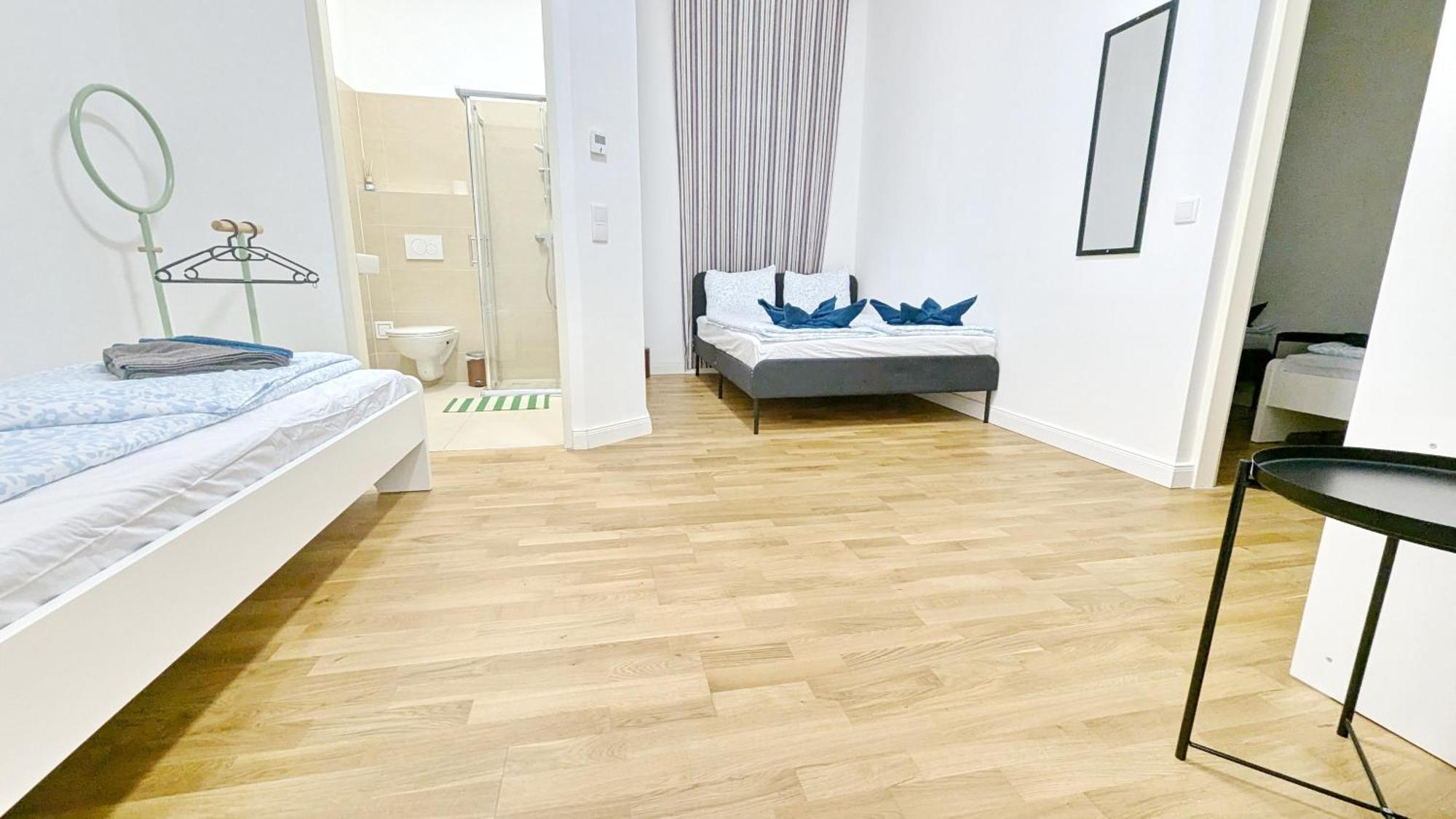 Spacious In A Lively Area Vienna