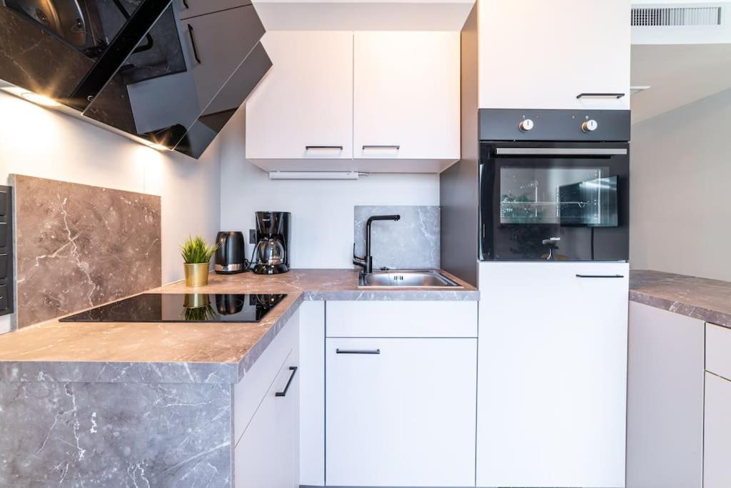 Beautiful In Vienna's Heart 1d Apartment Wien