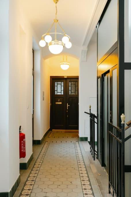 Classy In Josefstadt Perfect For 4-6 Apartment Vienna
