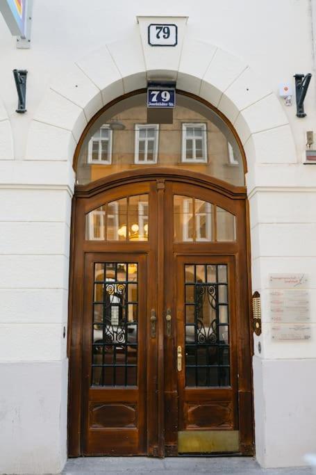 Classy In Josefstadt Perfect For 4-6 * Vienna