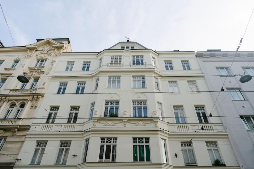 Apartment Classy In Josefstadt Perfect For 4-6 Vienna
