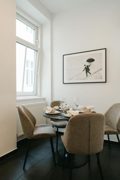 Classy In Josefstadt Perfect For 4-6 Vienna