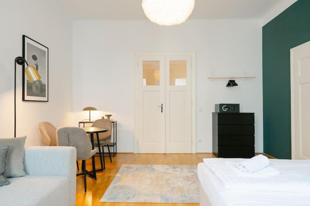Classy In Josefstadt Perfect For 4-6 Apartment