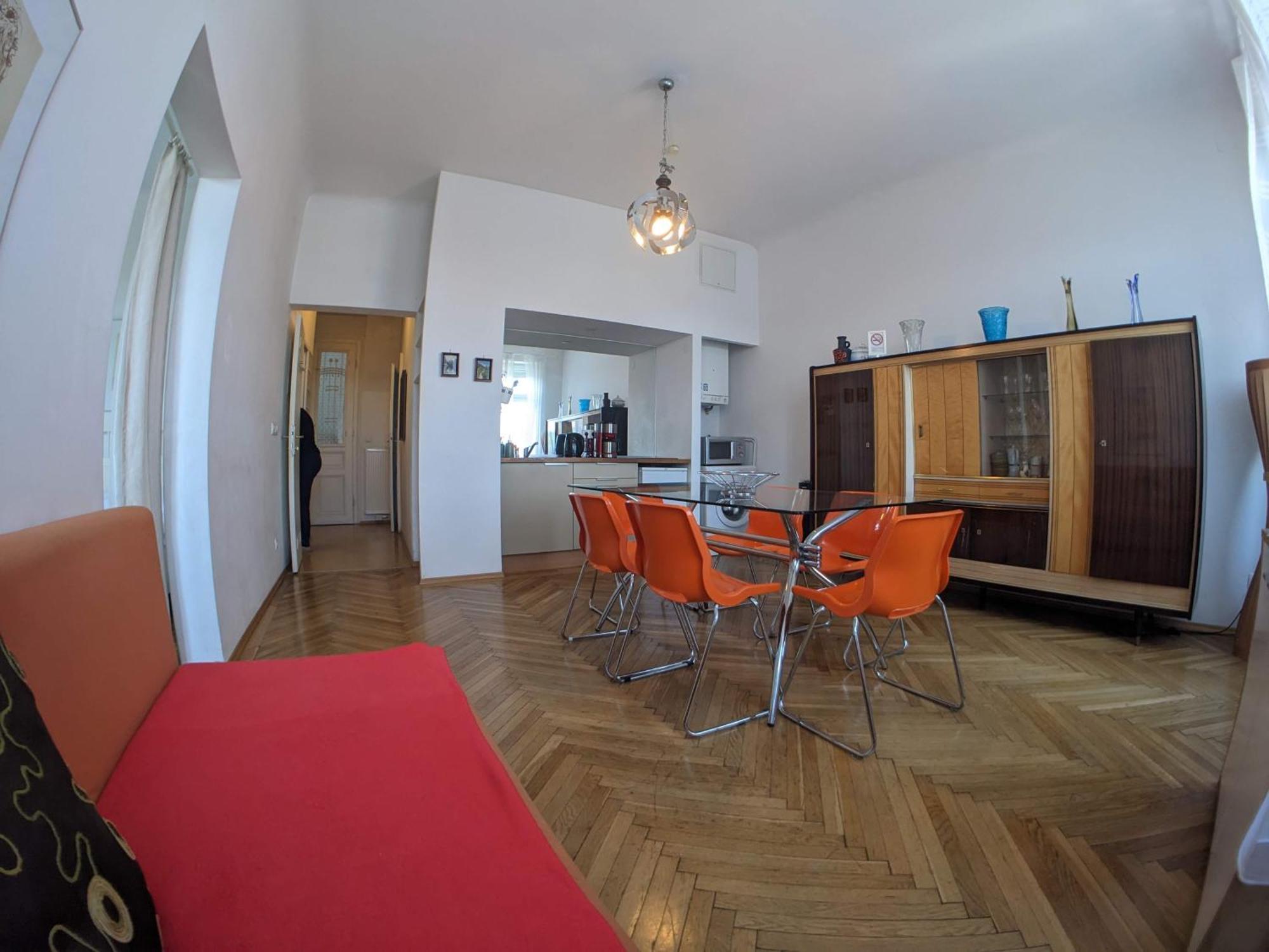 Maximillian Aparthotel 2*