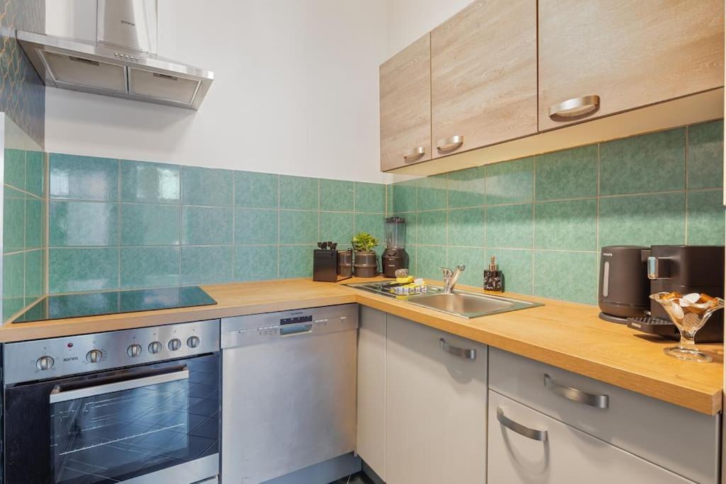 Anthrazit Oasis Near Center Shoppingstreet 3 * Wien