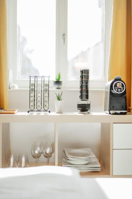 Premium Studio With Free Parking Apartment *