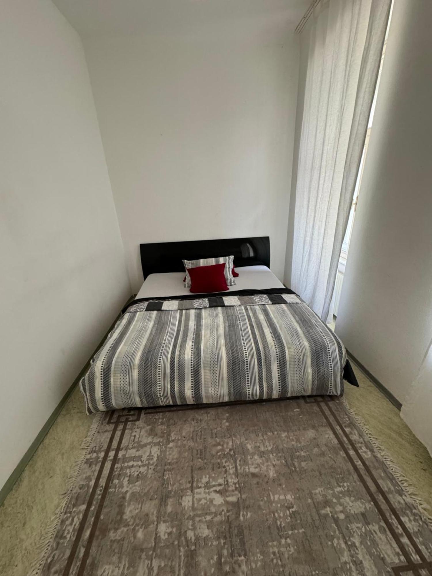 Ganzen In 1100 A Apartment *
