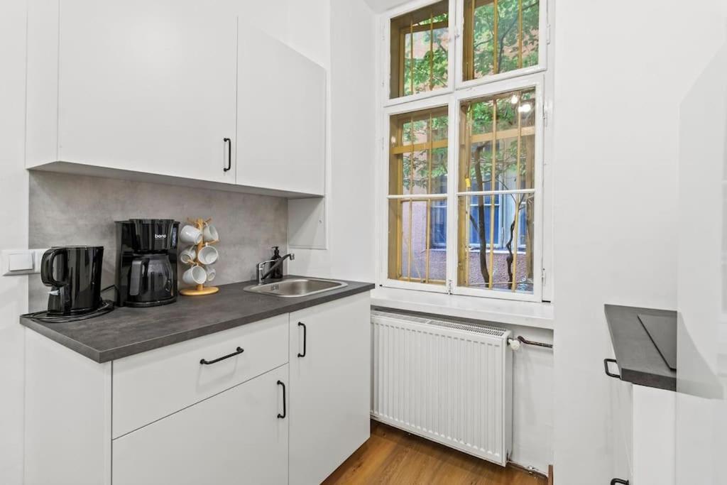 Spacious Modern I