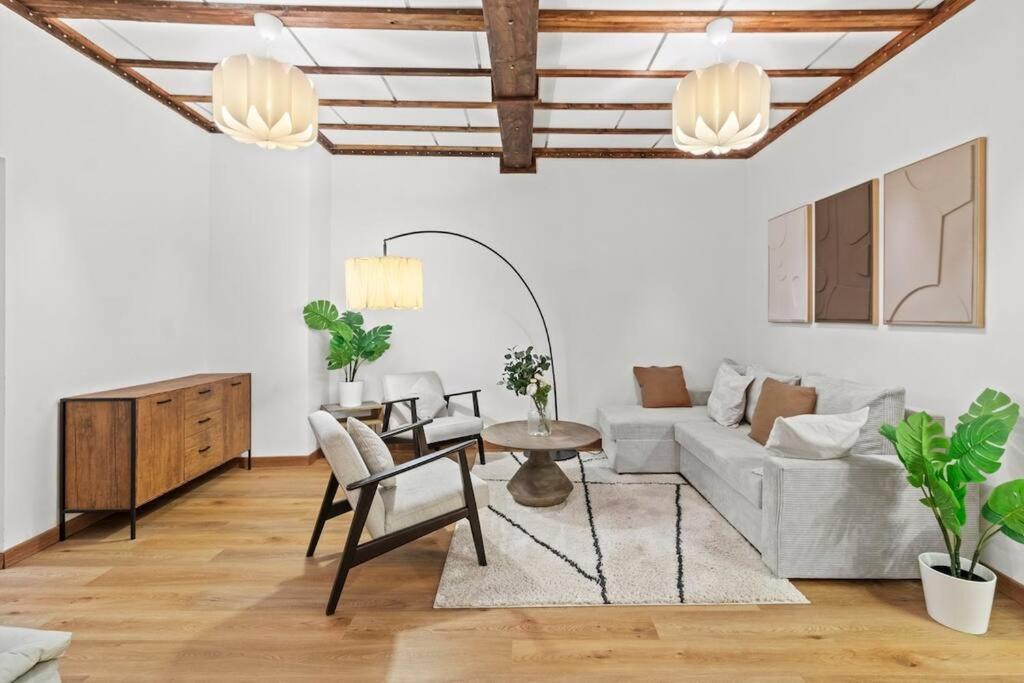 Spacious Modern I *