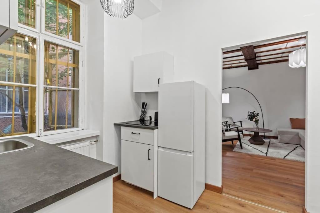 Spacious Modern I *