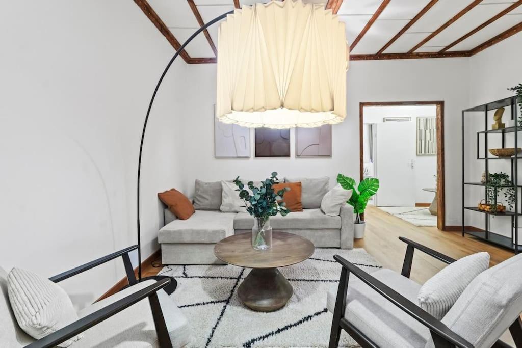 Spacious Modern I