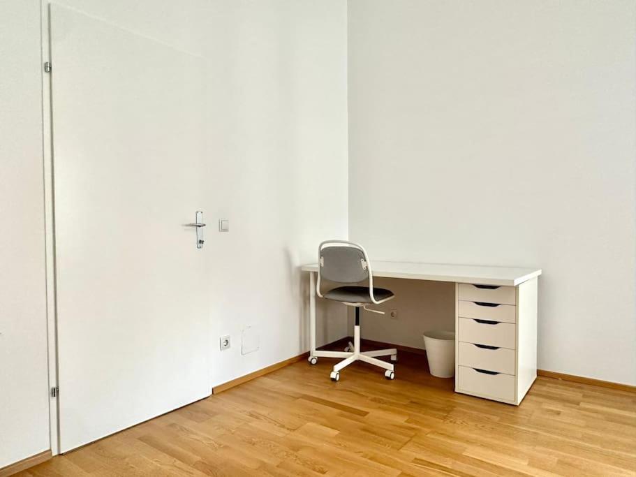 Beautiful Location Apartment *