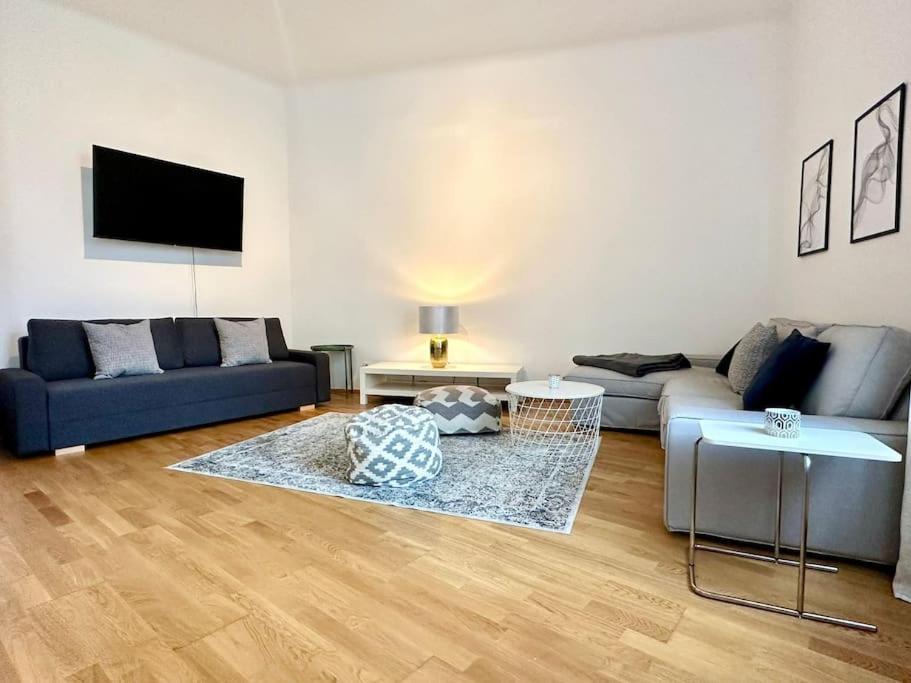 Beautiful Location Apartment *