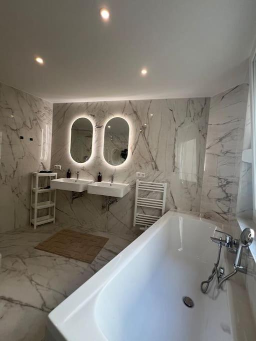 Luxury Living First District Apartment *