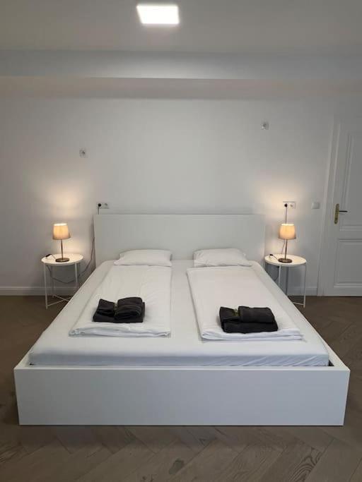 Luxury Living First District *