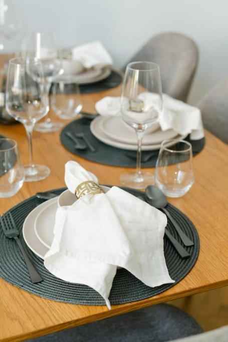 Homey 5 Min To Belvedere Apartment *
