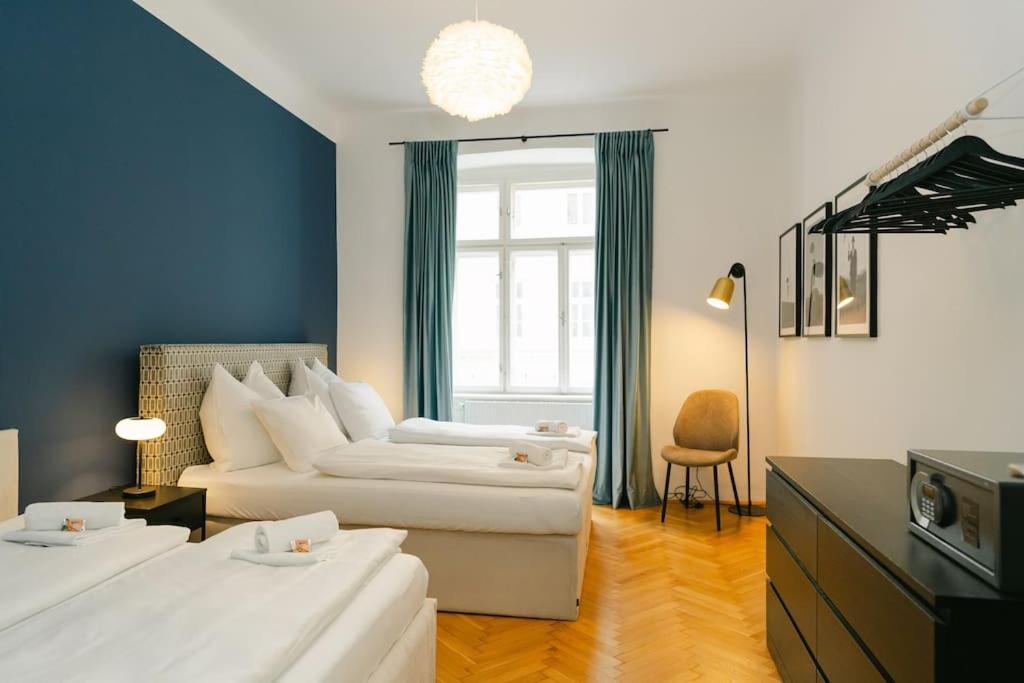 Homey 5 Min To Belvedere Apartment *