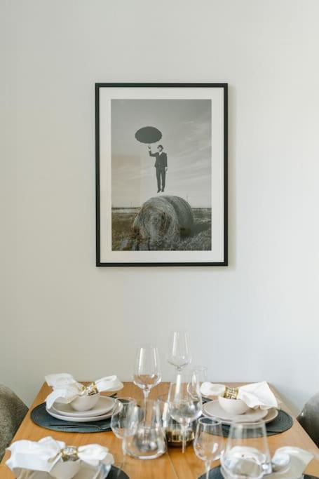 Homey 5 Min To Belvedere Apartment *