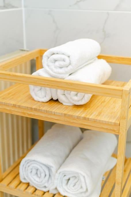Homey 5 Min To Belvedere Apartment *