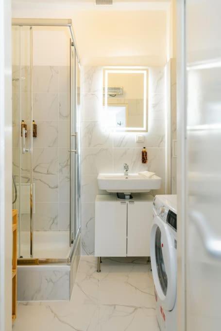 Homey 5 Min To Belvedere Apartment Vienna