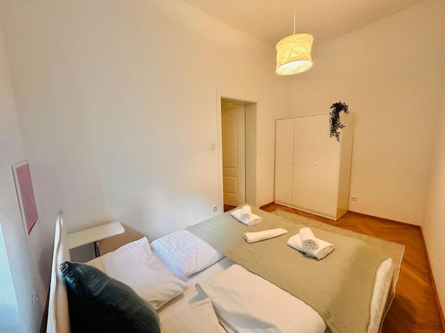 Apartamento Geraeumiges Im Wiener Altbauflair