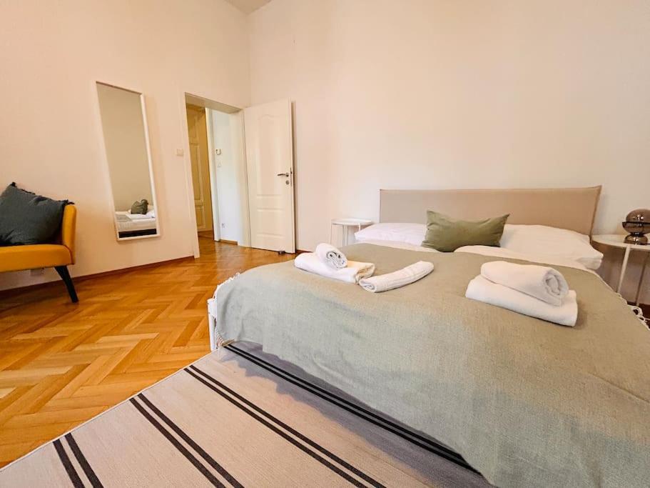 Apartamento Geraeumiges Im Wiener Altbauflair *