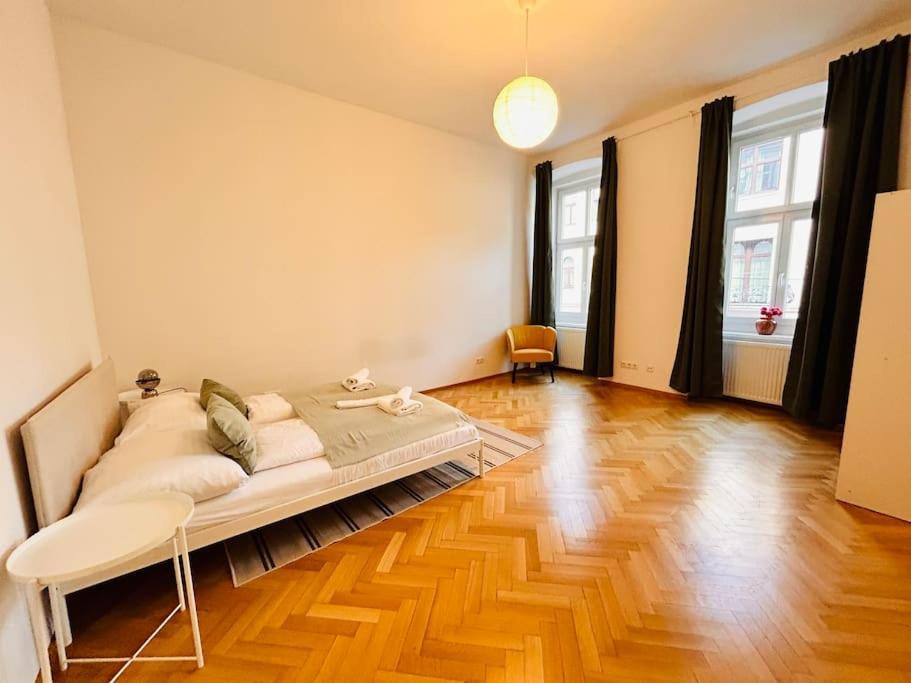 Geraeumiges Im Wiener Altbauflair Apartamento *
