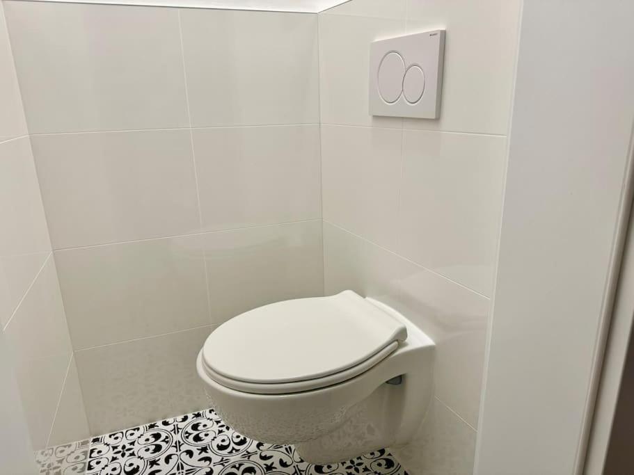 Modern Stylish & Spacious With Balcony Apartment *