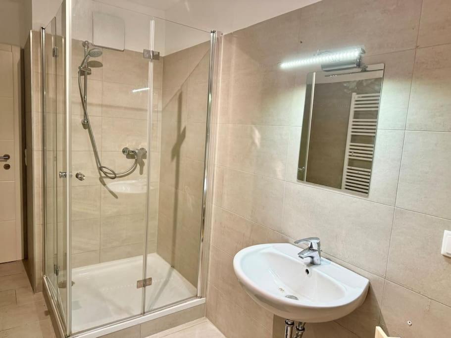 Apartment Modern Stylish & Spacious With Balcony Wien