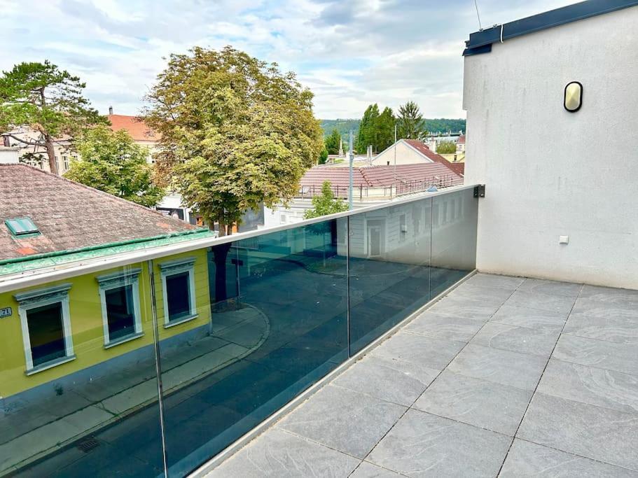 Modern Stylish & Spacious With Balcony Wien