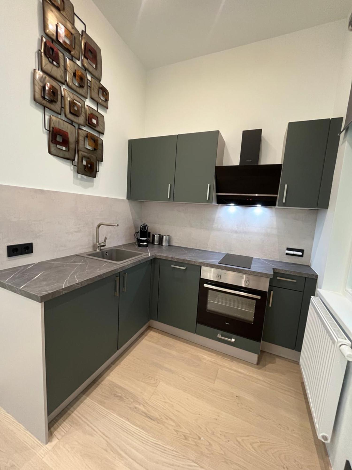 Street Living - Apartment *