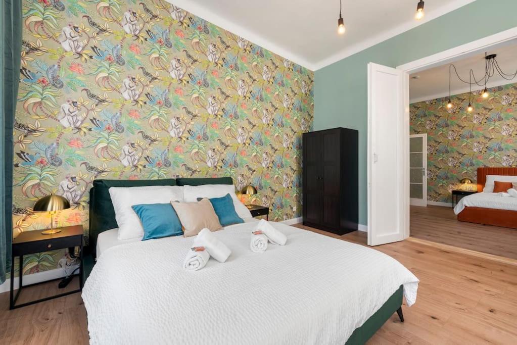 Spacious & Elegant 3 Bedroom Apartamento *