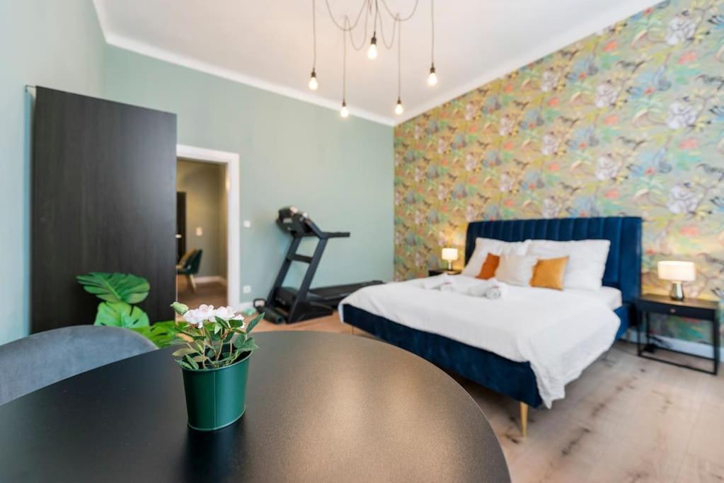 Spacious & Elegant 3 Bedroom Viena