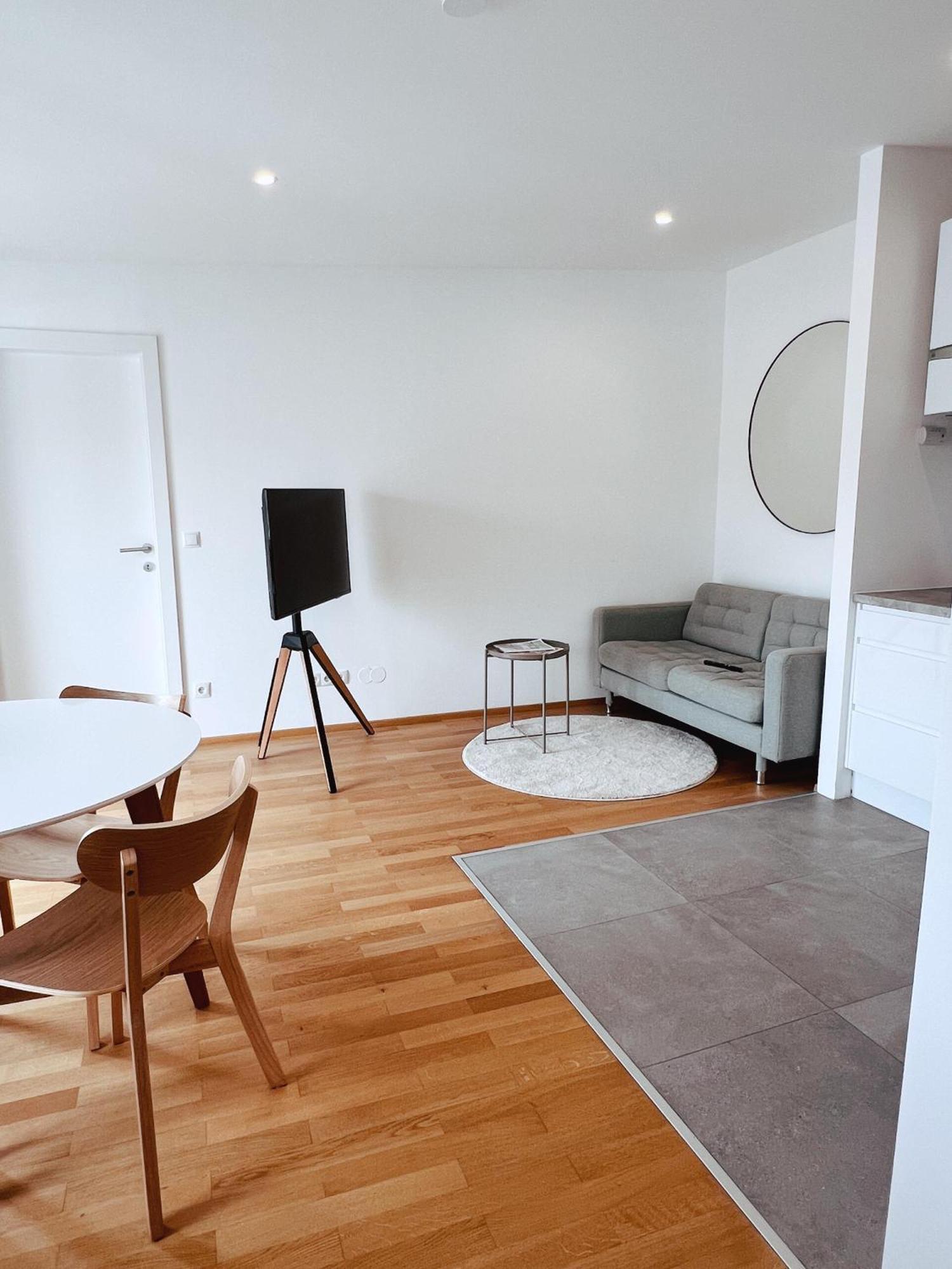 Brunnenmarkt Balcony Apartment *