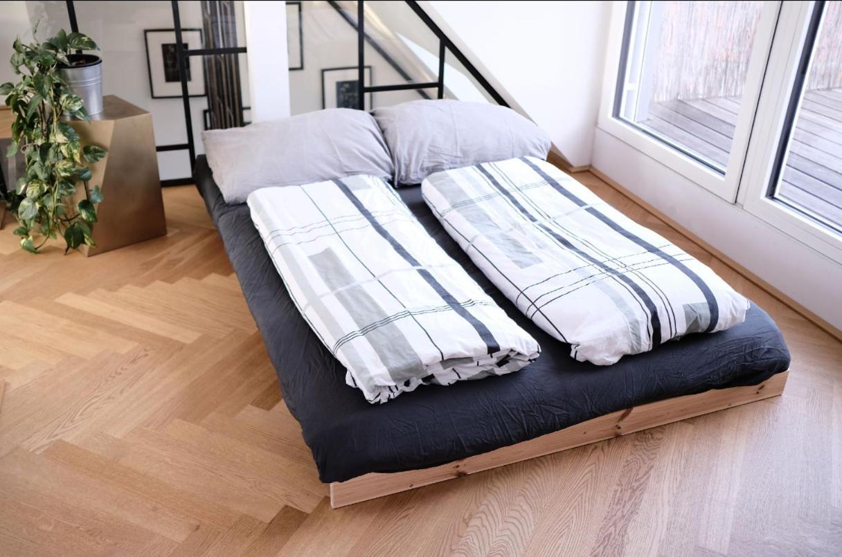 Blackriver Loft Mit Gratis Parkplatz Nahe Schoenbrunn Und U6 Apartment *