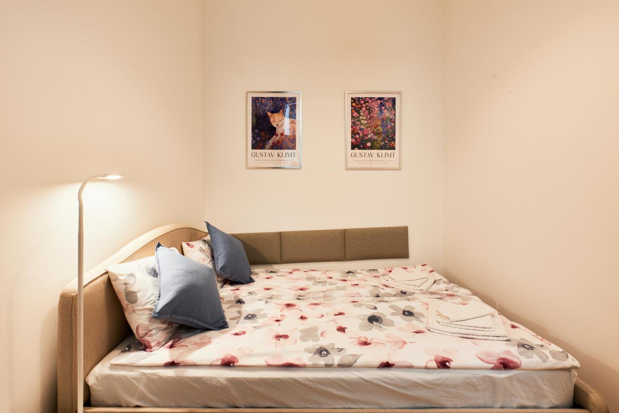 Malixa - In The Heart Of Next To Metro * Wien