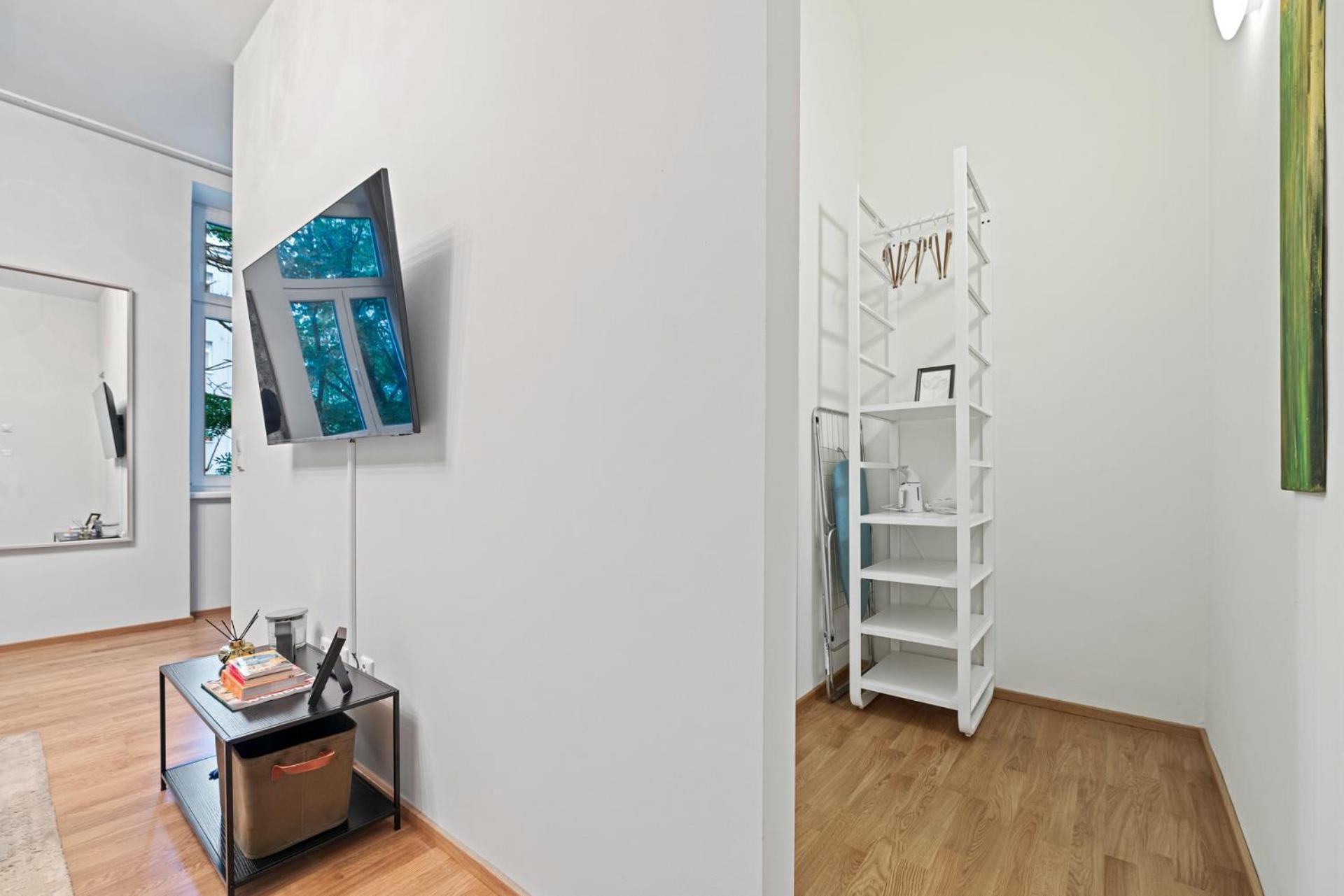 Cozy, Generous - 10 Min To City-centre - Contactless 24h Check-in Apartment Vienna