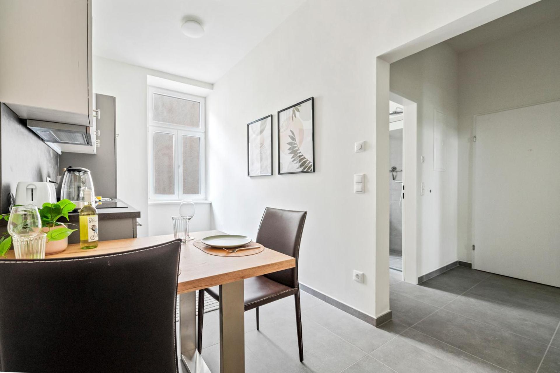 Cozy, Generous - 10 Min To City-centre - Contactless 24h Check-in Apartment Vienna