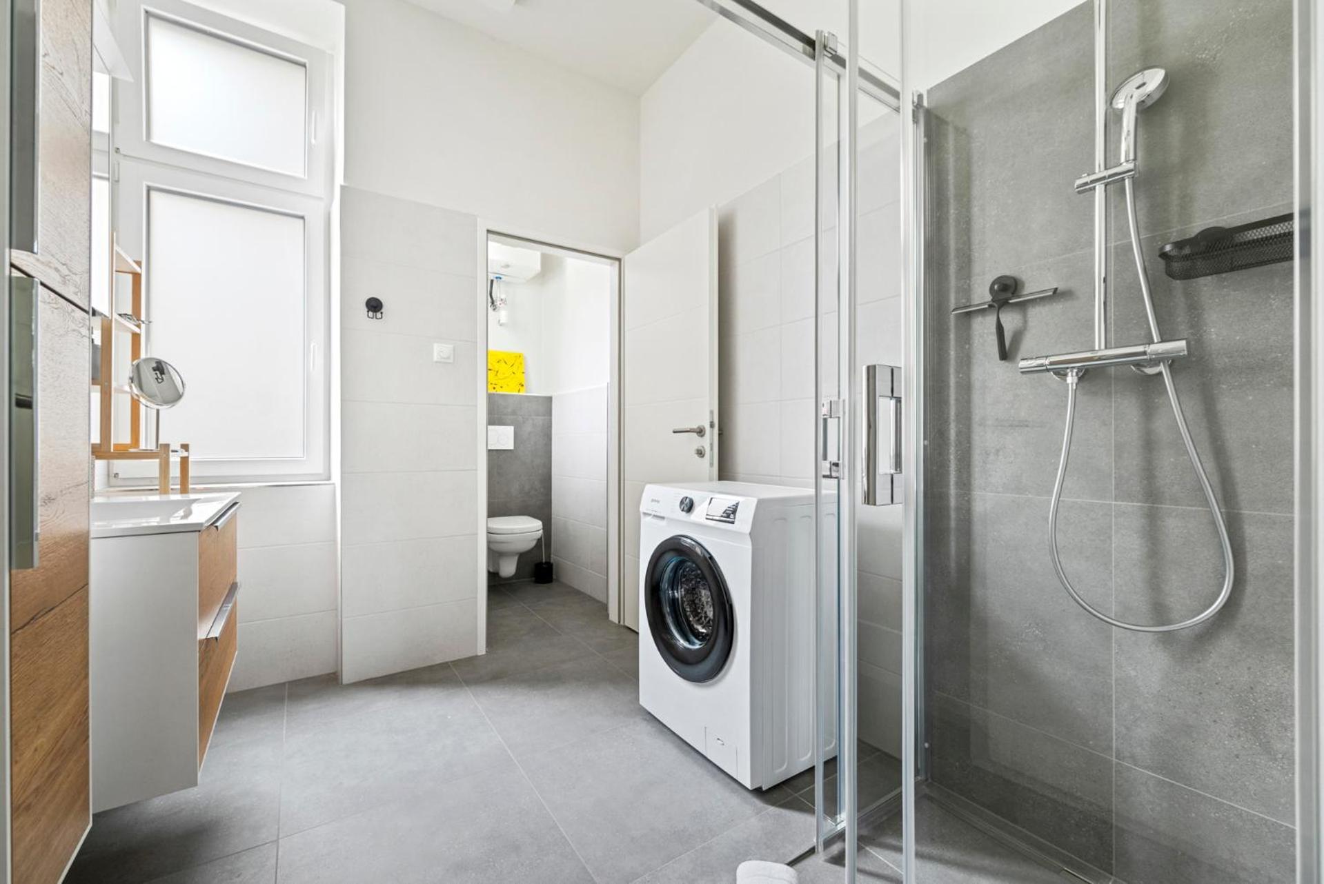Apartment Cozy, Generous - 10 Min To City-centre - Contactless 24h Check-in Vienna