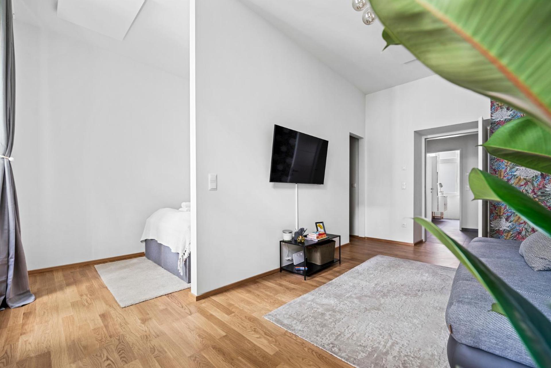 Cozy, Generous - 10 Min To City-centre - Contactless 24h Check-in Apartment *