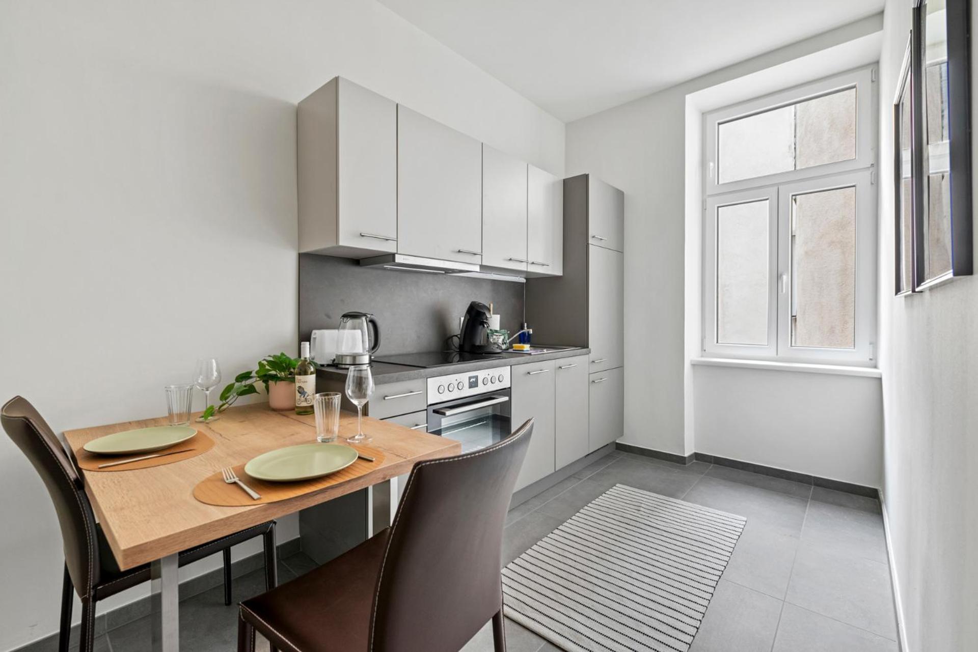 Cozy, Generous - 10 Min To City-centre - Contactless 24h Check-in Apartment Vienna