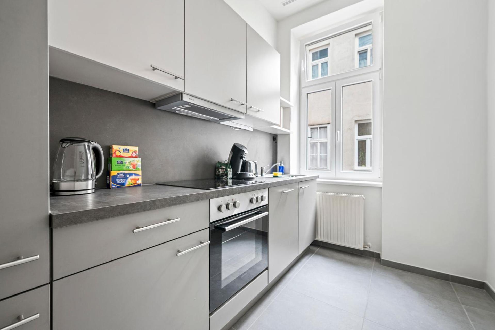 Cozy, Generous - 10 Min To City-centre - Contactless 24h Check-in Apartment