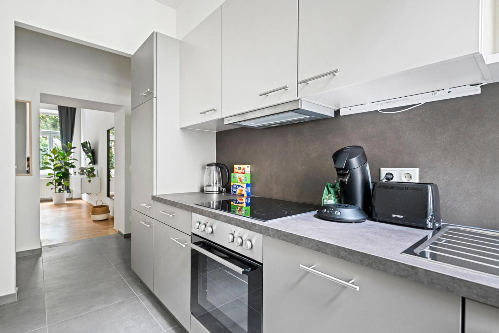 Cozy, Generous - 10 Min To City-centre - Contactless 24h Check-in Apartment Vienna