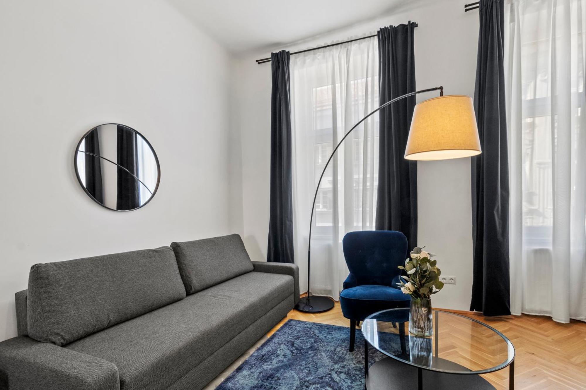 Balcony Apartment, 4 Min To U3 Zipperer Strasse Viena