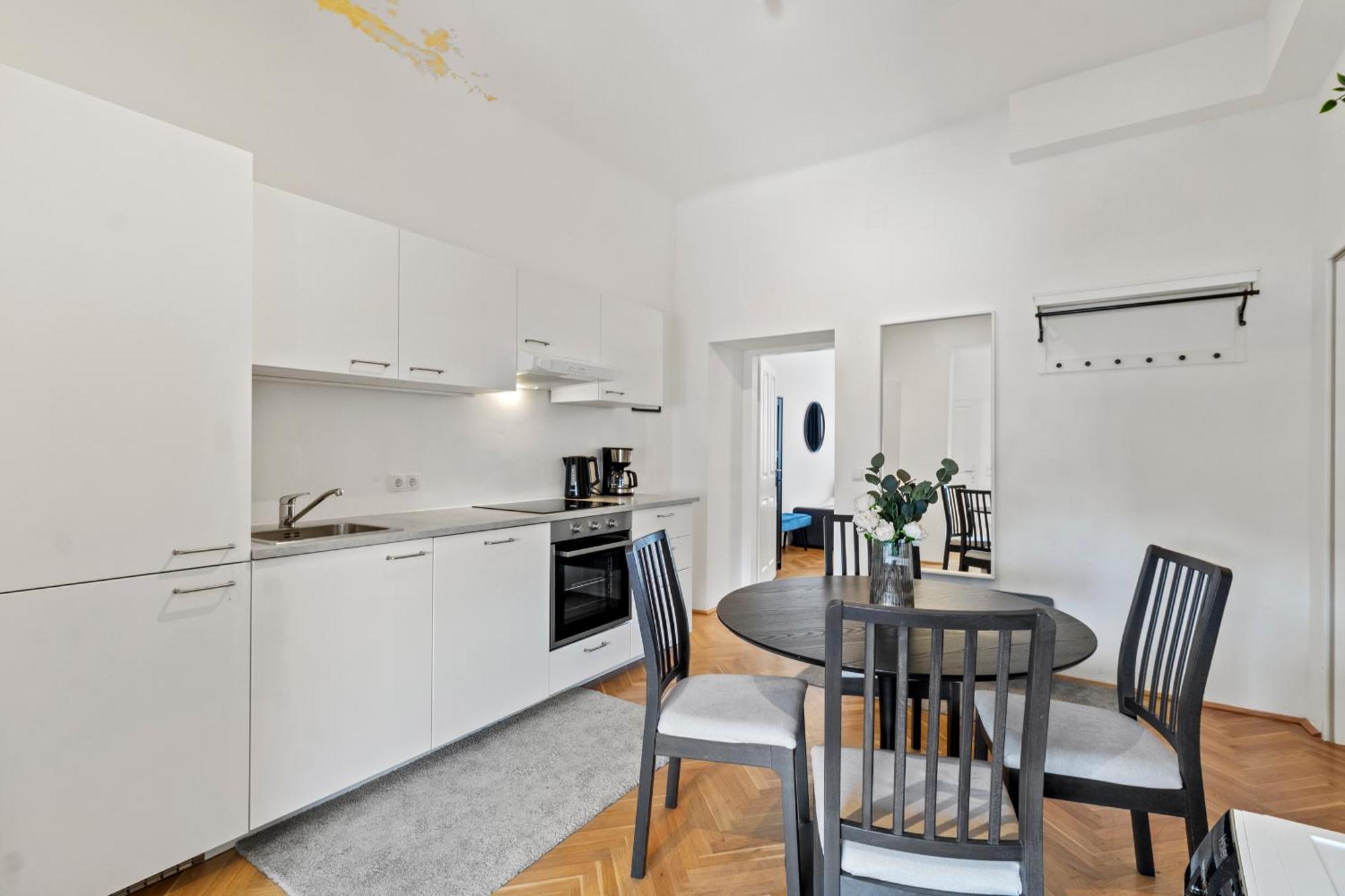 Balcony Apartment, 4 Min To U3 Zipperer Strasse * Viena