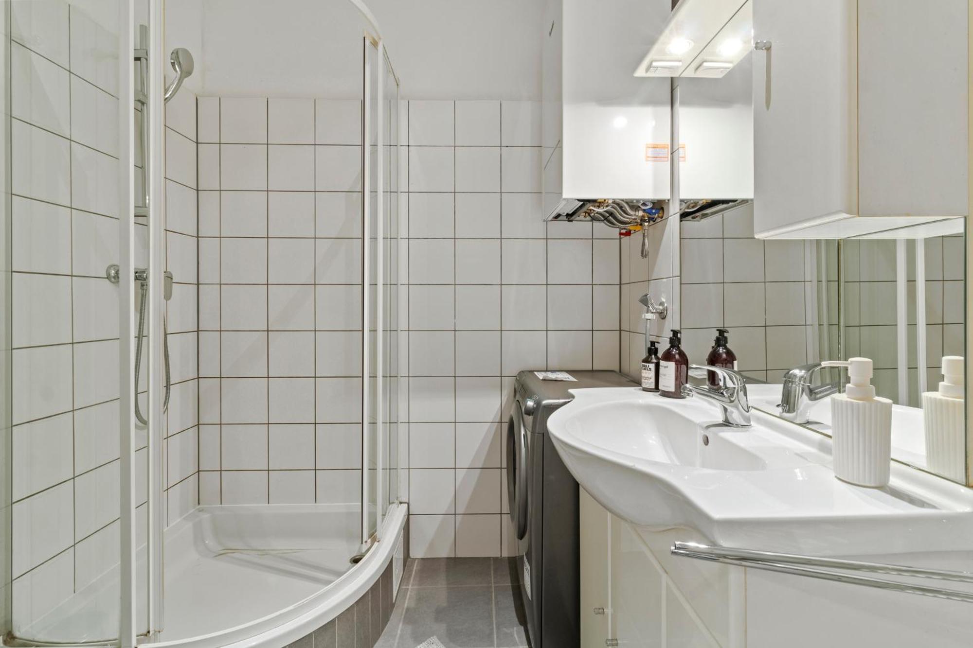 Balcony Apartment, 4 Min To U3 Zipperer Strasse Viena